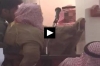 فيديو.. لحظة إنزال خطيب سعودي من على المنبر بالقوة<font color=red size=-1>- عدد المشاهدین: 1360</font>